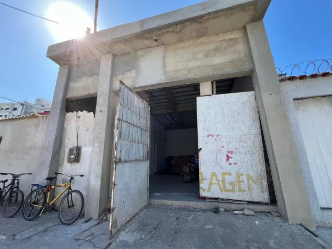 LOJA COMERCIAL A 5 MINUTOS DA PRAIA DO FORTE 55M² - CABO FRIO/RJ
