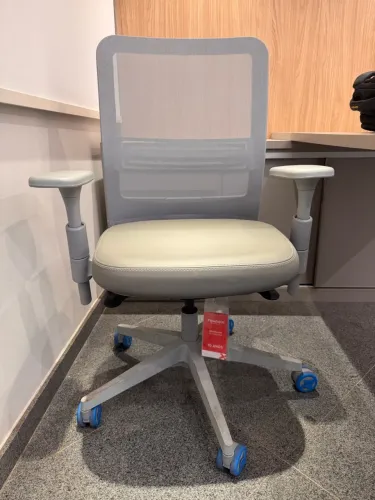 Cadeira de escritório sem encosto de cabeça- Flexform