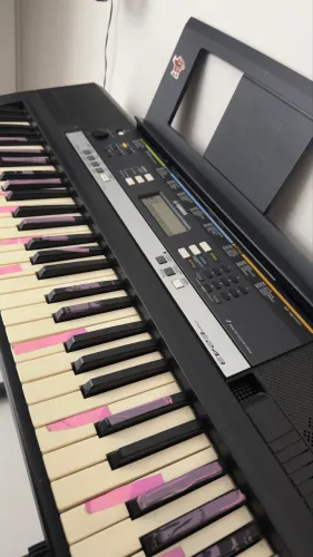 Teclado yamaha PSR E243 + Suporte e Capa