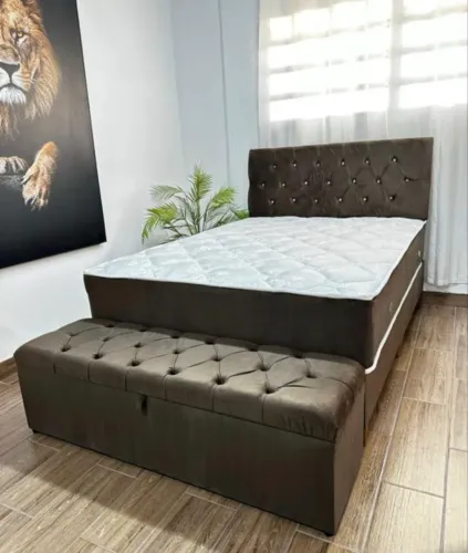 Cama Queen Completa com Cabeceira Estofada + Baú - Marrom