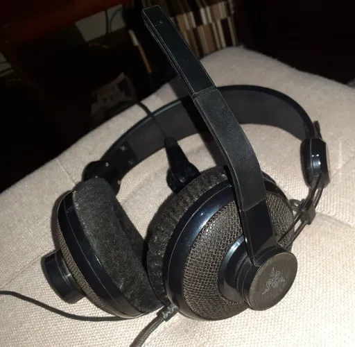 Headset gamer Razer (fone e microfone)