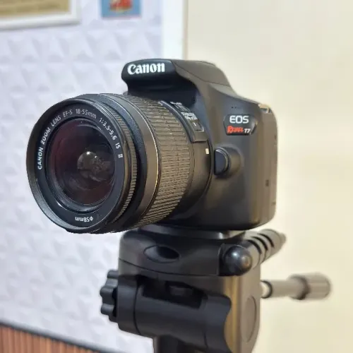 Canon EOS Rebel T7 com lente 18-55mm