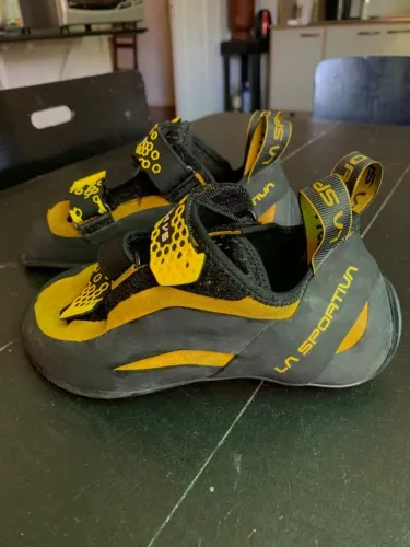 Sapatilha de escalada La Sportiva Miura V5