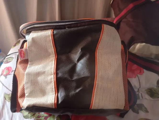 Bolsa Térmica Tamanho Médio, Cor preto e laranja
