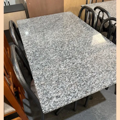 Mesa de jantar com 4 cadeiras - entrego