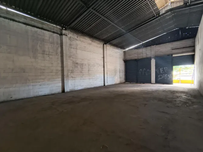 Galpão Comercial para Aluguel | 360 m² em Distrito Industrial, Três Corações