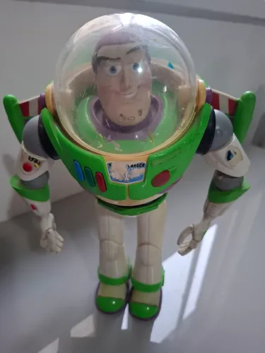 Boneco Buzz Lightyear
