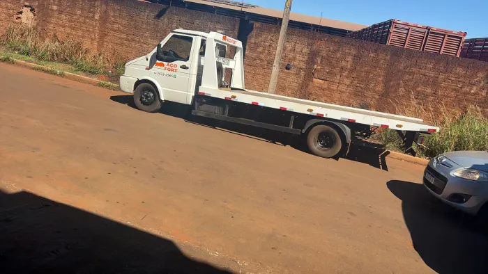 Iveco Daly com prancha para carros 5,5 metros