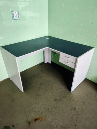 mesas de escritório em formato de canto (L) estação de trabalho em L