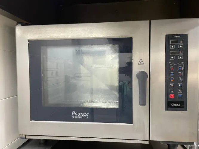 Forno Combinado Higienização Automática Prática C-max Evo 06