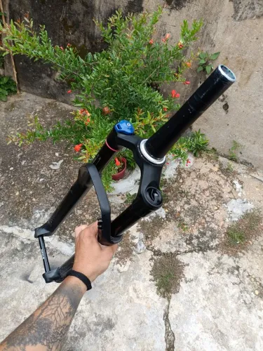 Suspensão rock shox reba boost