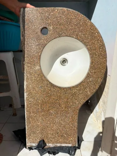 PIA DE BANHEIRO EM GRANITO 70 X 50 CM E CUBA REDONDA 30 CM