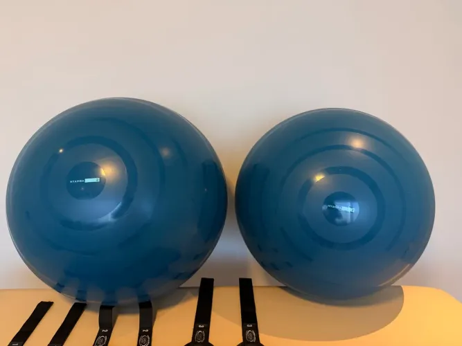 Bola de pilates e caneleiras