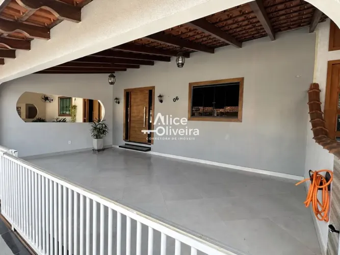 Casa à Venda com 2 quartos, 1 banheiro, 2 vagas e 90m² por R$ 490.000