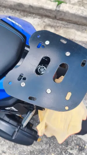 Suporte para baú da moto Aerox
