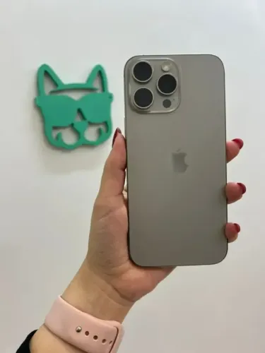 iPhone 16 Pro Max 256GB - Natural - Seminovo - 93% Bateria - Marcas na Tela - Loja Física