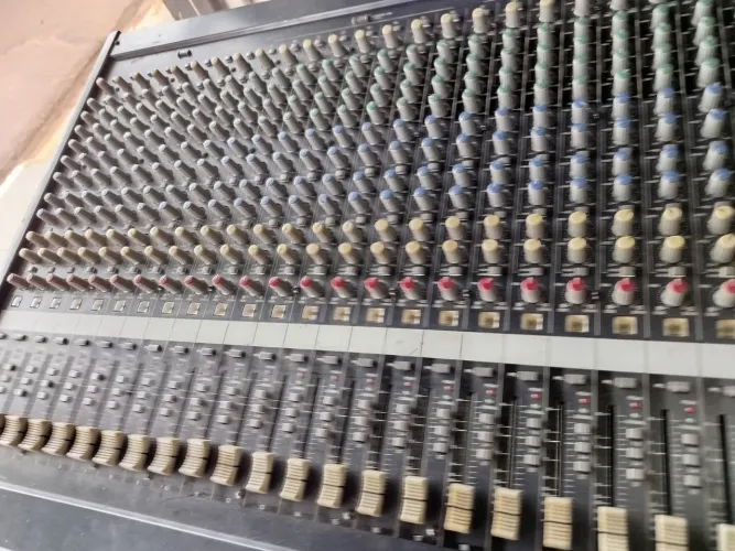 (CONSOLE ANALÓGICO YAMAHA MG-32-14/FX IMPECÁVEL)