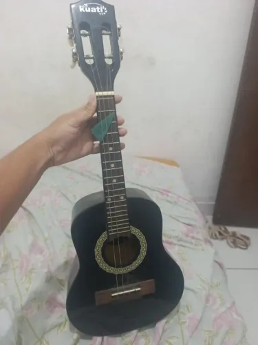 Vendo cavaquinho preto bem conservado