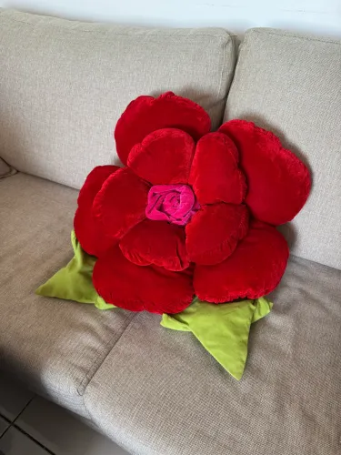 Almofada de flor rosa vermelha grande 70cm