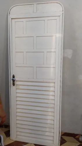 Porta em aluminio bruto