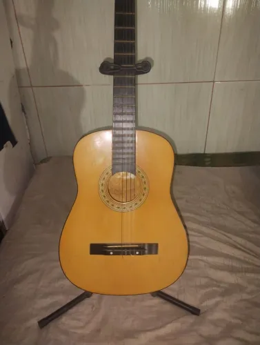 Violão acústico + suporte de apoio