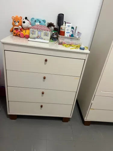 Vendo conjunto cômoda + guarda-roupa infantil