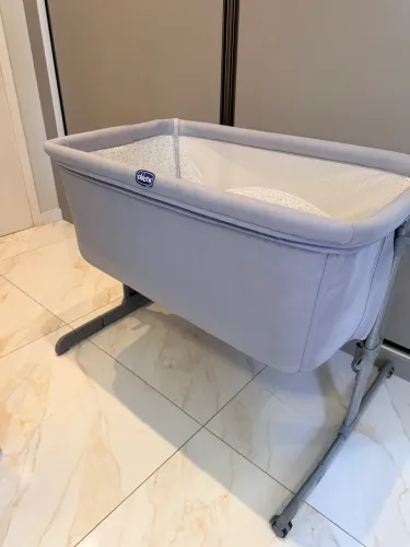 Berço portátil chicco ajusta na cama 
