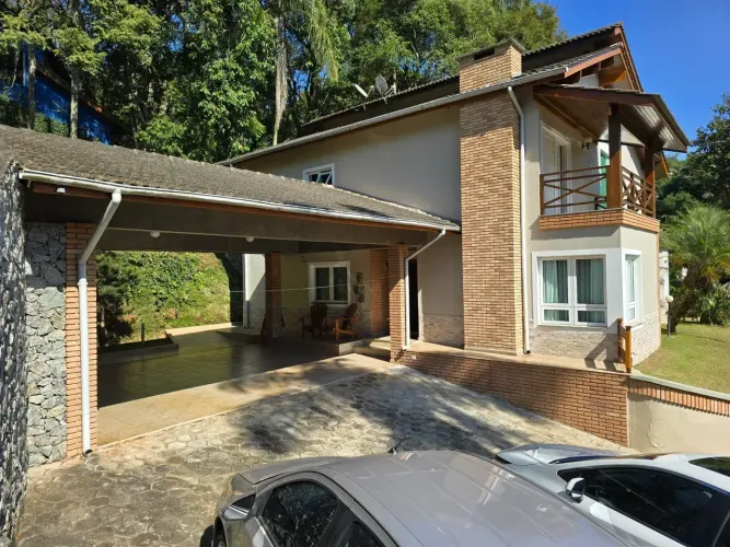 Casa a Venda Casa em Condomínio, na Serra da Cantareira.