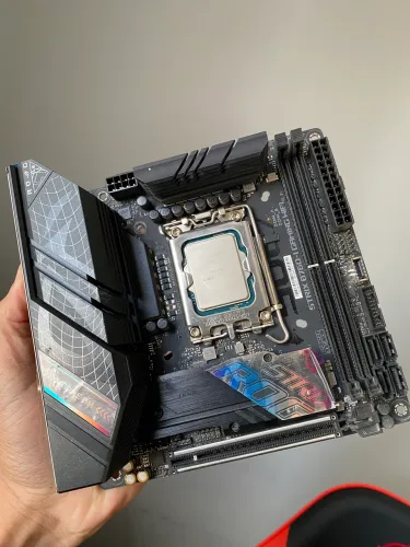 Pra torrar hoje I5 14500 + b760 Rog Strix
