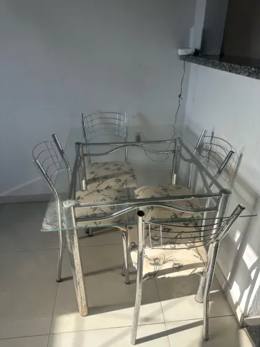 Vende-se mesa de vidro