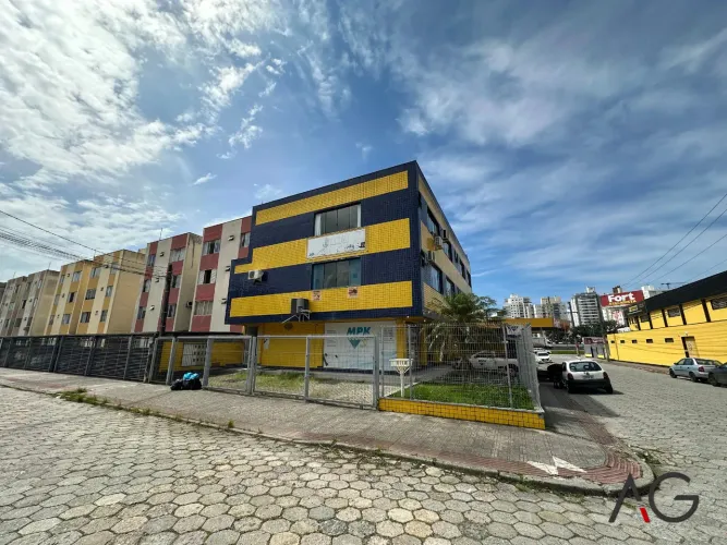 Sala comercial para aluguel com 41 m² em Roçado - São José - SC