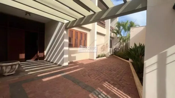 Casa com 4 Quarto(s) e 4 banheiro(s) para Alugar, 567 m² por R$ 13585 / Mês