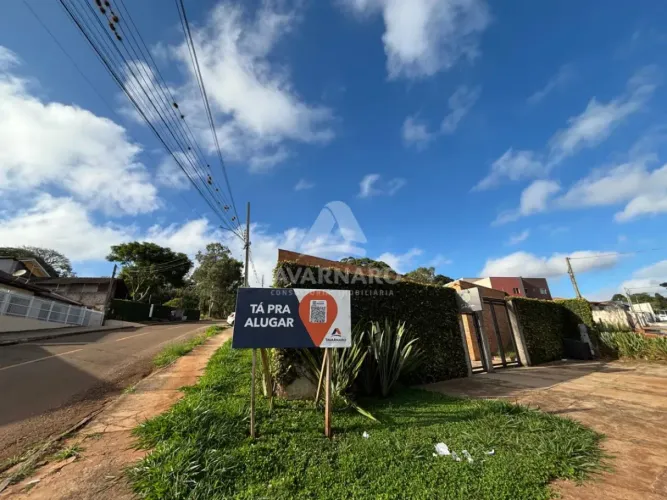 Imóvel Comercial em Altos Versátil e Pronto para o Seu Negócio