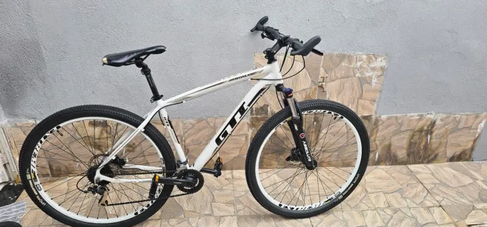 Bicicleta aro 29 kit shimano, freio hidráulico e pneus levorin novos