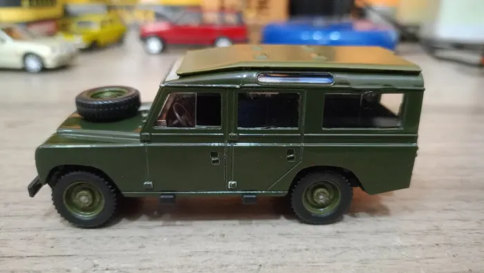 Miniatura Land Rover Defender 109 Solido