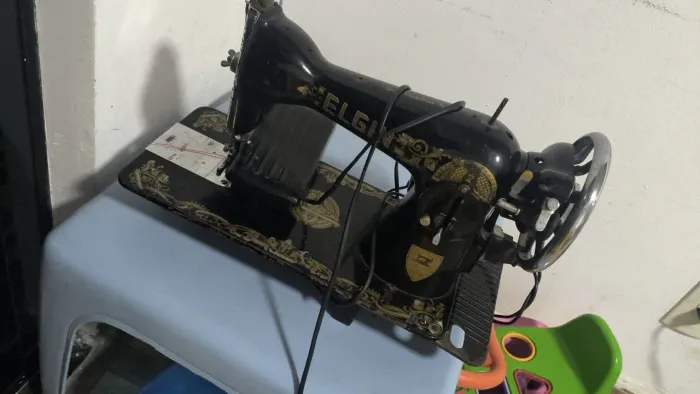 Máquina de costura antiga