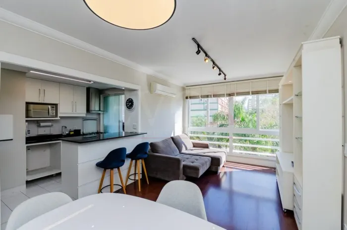 Apartamento para locação no Jardim Botânico: 2 quartos, 1 suíte, decoração encantadora, va