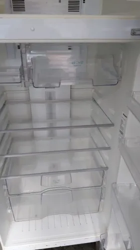 Geladeira impecável Panasonic frost free.