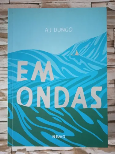 Em Ondas, de AJ Dungo. Editora Nemo.