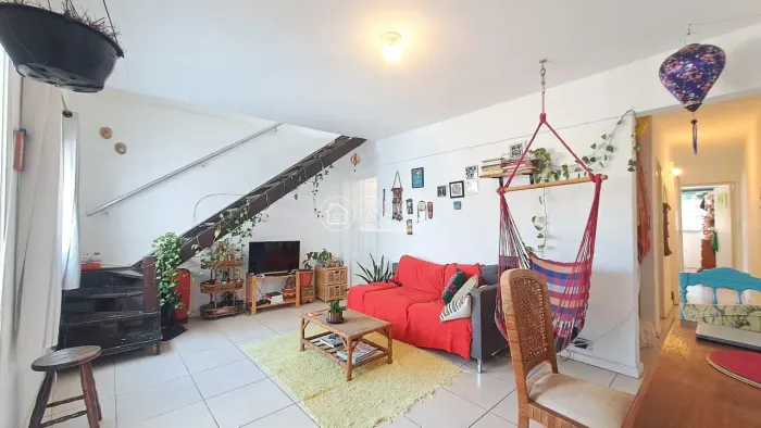 Duplex para venda possui 183 metros quadrados com 3 quartos em Santa Teresa - Rio de Janei