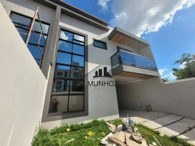 Sobrado com 3 dormitórios à venda, 134 m² por R$ 870.000,00 - Capão Raso - Curitiba/PR