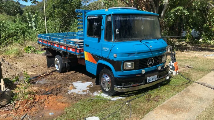 Caminhão 608