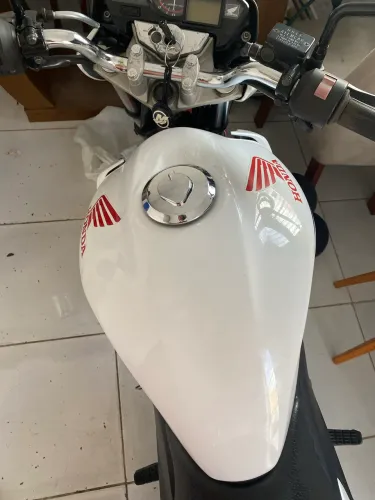 Vendo moto Cb 300R a mais nova 57014160do estado!