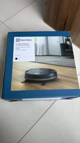 Robô Aspirador de Pó Electrolux 3 em 1 com Sensor Antiqueda até 2h20 min Preto