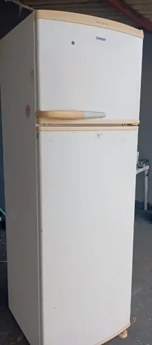 Geladeira 110 wolts bem usadinha mais funcionando perfeitamente 