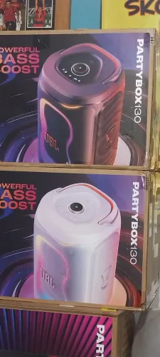 Vendo JBL partybox club 130 lançamento lacrada zero bala tenho branca e preta *90