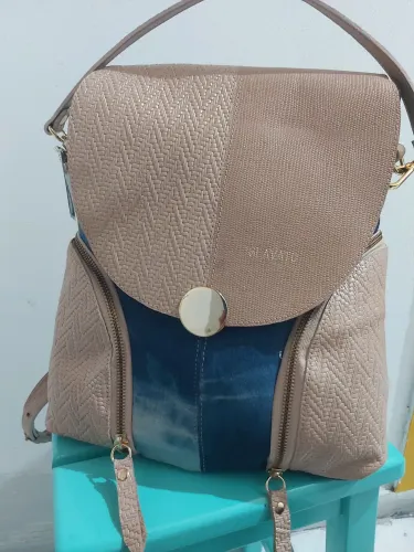 MOCHILA NOVA SLAVATO MATERIAIS TEXTURIZADOS E JEANS