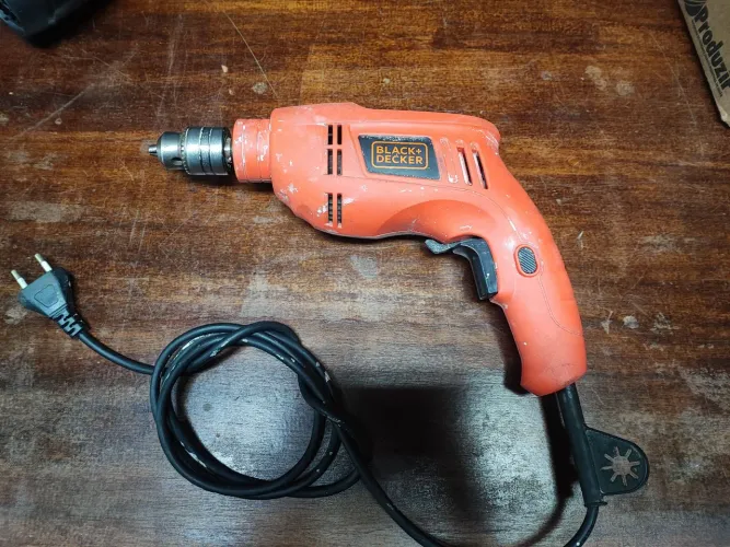 Furadeira Black Decker 