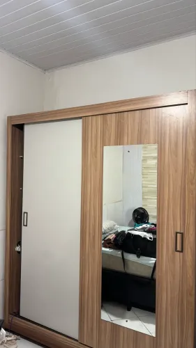 Guarda Roupa - duas portas de correr com espelho