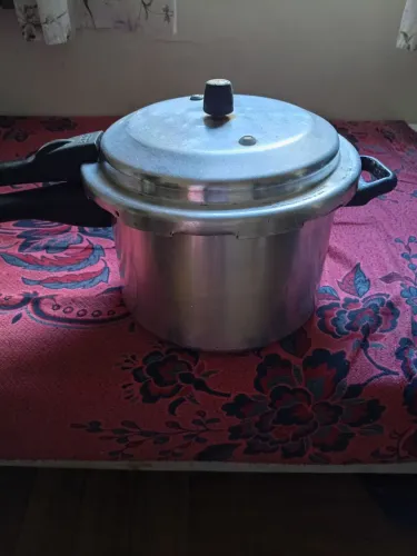 Vendo uma panela de pressão de 15 l